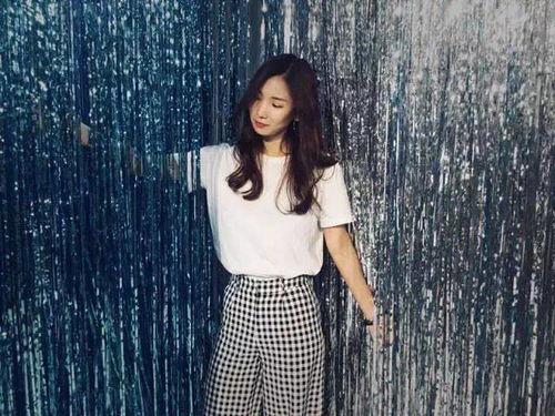 网红蓓蓓小美女,时尚穿搭达人，引领潮流风向标