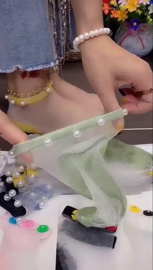 网红儿童袜子珍珠款,珍珠点缀的网红儿童袜子新潮流