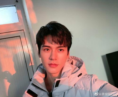 龚俊爆料女友是谁啊视频,揭秘神秘女友真实身份！”