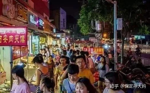 网红摆摊卖玩具骗局揭秘,警惕低价诱惑背后的陷阱