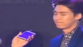 明星现场电话连线