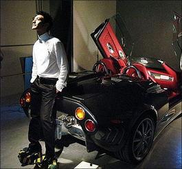 与车合影明星有谁,与车合影的璀璨瞬间